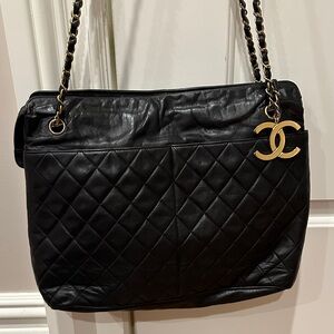 CHANEL Black Quilted Lambskin Shoulder Bag with Gold CC Charm
